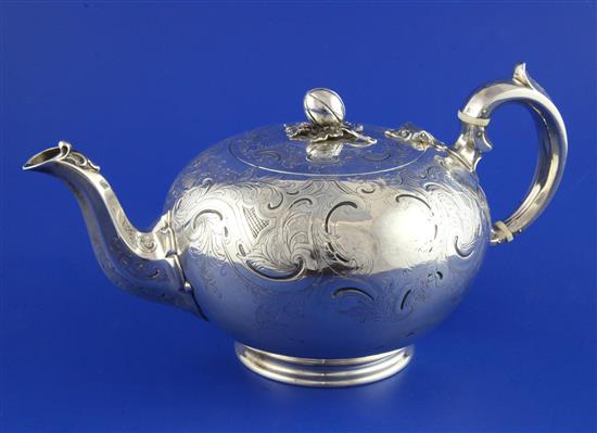 A Victorian silver teapot by The Barnards, gross 20 oz.